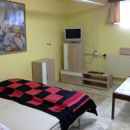 Utulny Privat Apartment Velky Meder Exterior photo