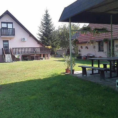 Utulny Privat Apartment Velky Meder Exterior photo